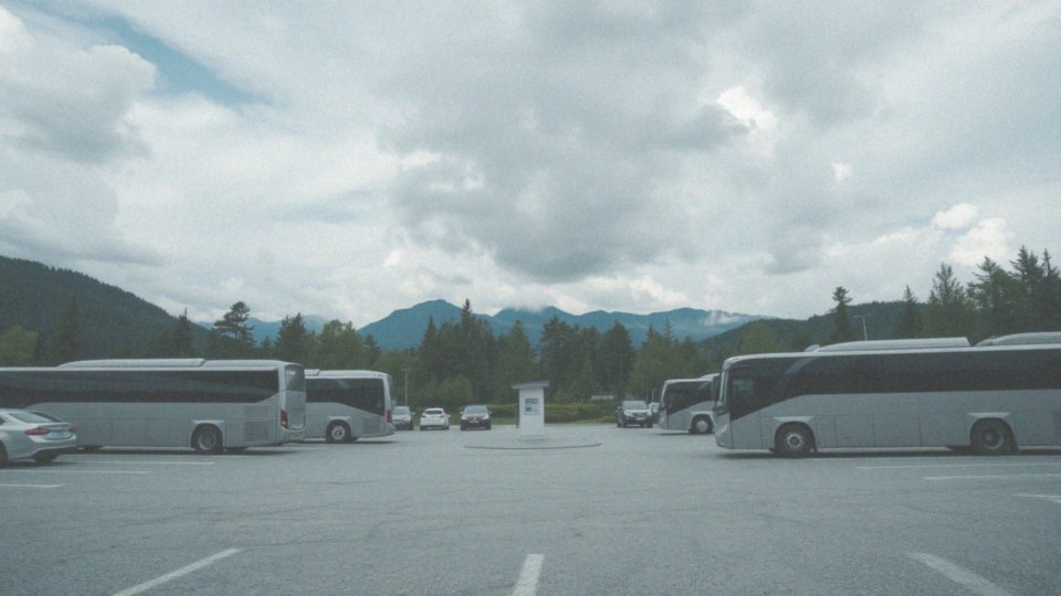 Czy są dostępne parkingi dla autobusów w Dolinie Kościeliskiej?