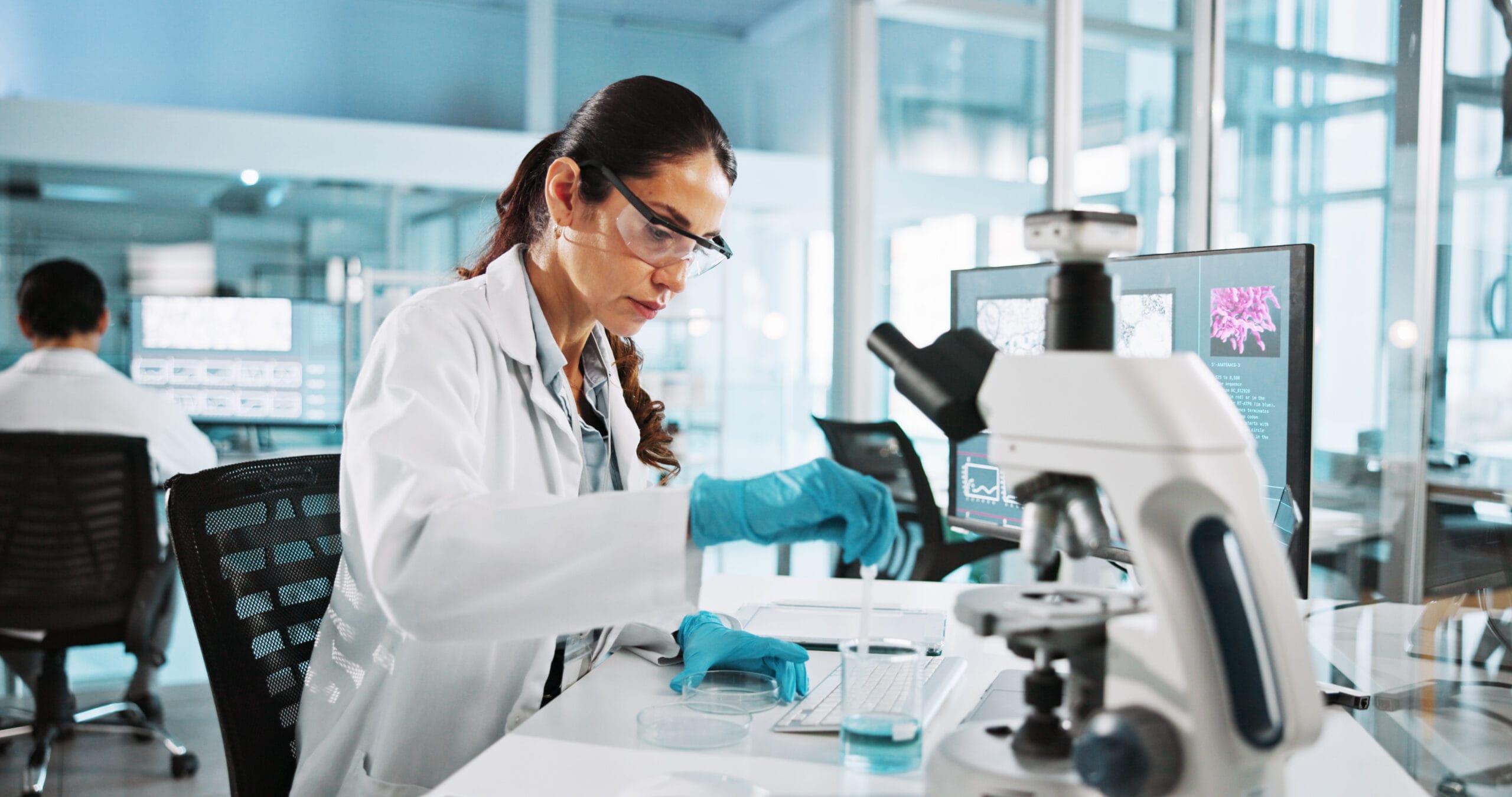 Krzesło laboratoryjne do zadań specjalnych: czystość, odporność i ergonomia w jednym