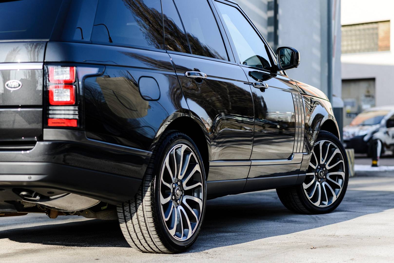 dariuszsankowski-range-rover-2015672_1920.jpg