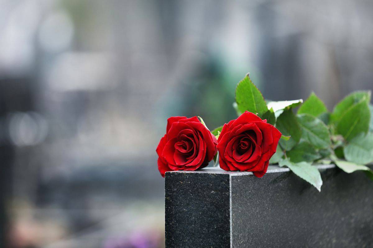 Jaki nagrobek wybrać? Rodzaje nagrobków, materiały i najważniejsze kryteria wyboru